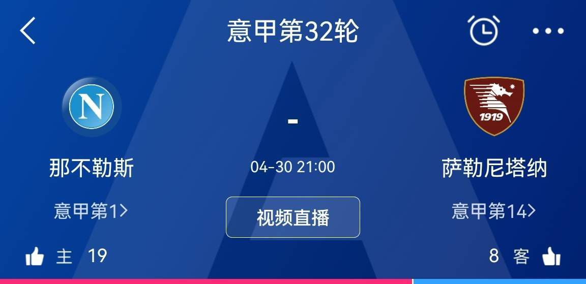 13世纪，年夜英帝国在狮心王理查一世（丹尼·赫斯顿 Danny Huston 饰）的带领下与来犯的法国戎行睁开酣战。力大无穷、骁勇善战的罗宾·朗斯特莱德（罗素·克劳 Russell Crowe 饰）是这群英国兵士中的一员，作为弓手的他曾随理查加入过十字军东征，在对法的战争中也表示英勇。可是狮心王遭受诡计刺杀，罗宾接管与国王一同遇刺的罗伯特•洛克斯利的遗言，摇身酿成罗伯特回到英国。在王宫骗吃骗喝事后，罗宾践约来到罗伯特的故里诺丁汉，他不但获得罗伯特父亲的准予继续假扮其儿子，还不测得知了本身的出身之谜。与此